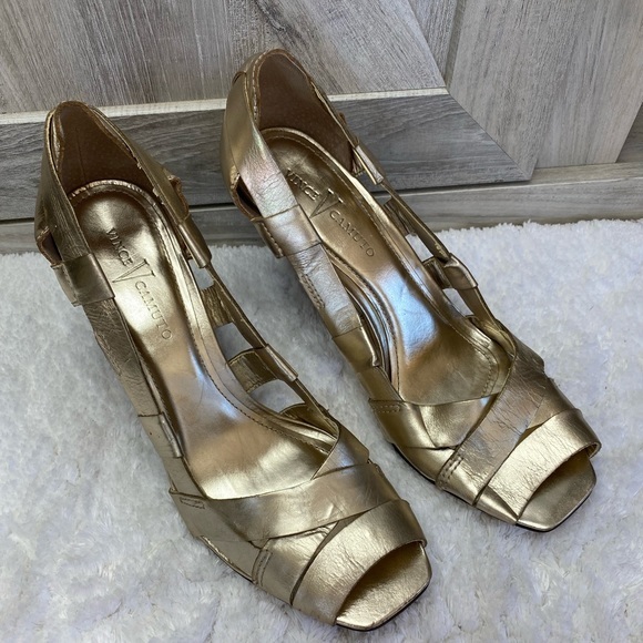 VINCE CAMUTO Peep Toe Sandal GOLD 8 - Picture 3 of 11